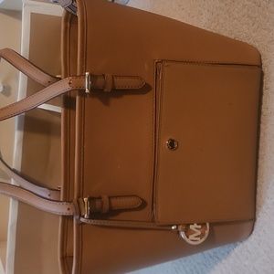 MK Purse Jet Set Medium Acorn Brown